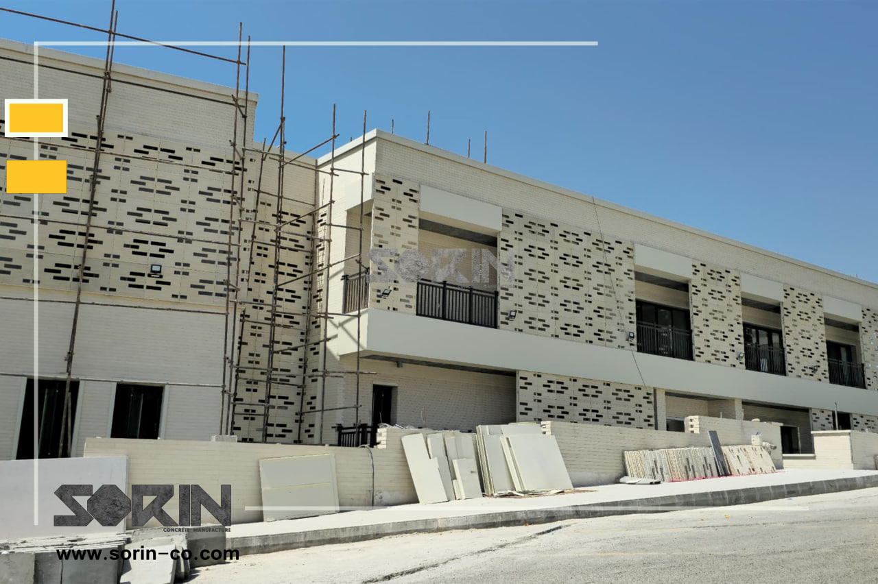 Aluminium composite panels facade installation on modern building exterior.